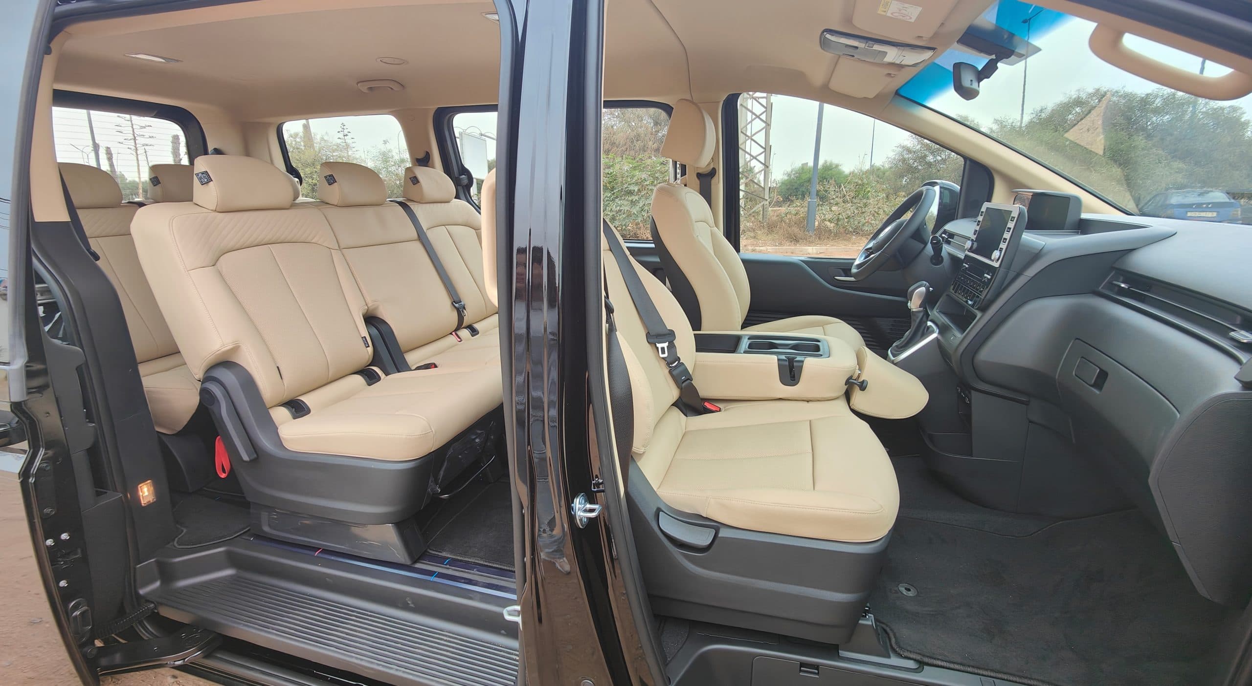 Intérieur confortable d'un van de luxe